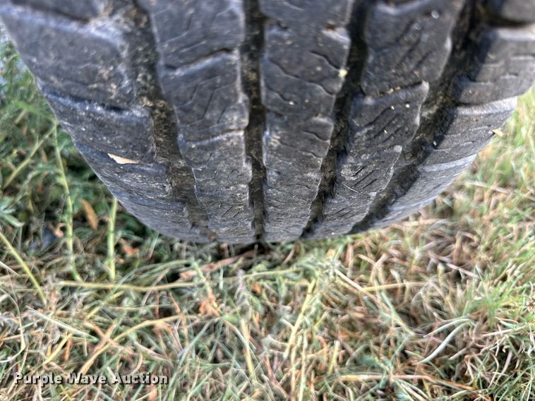 image for item NP9587 2009 MacDon FD70  flex draper head