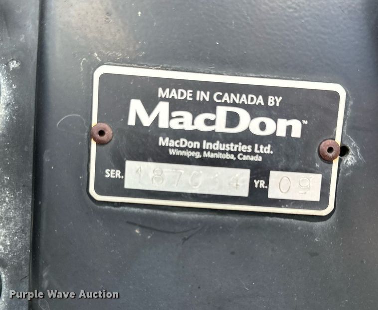 image for item NP9587 2009 MacDon FD70  flex draper head