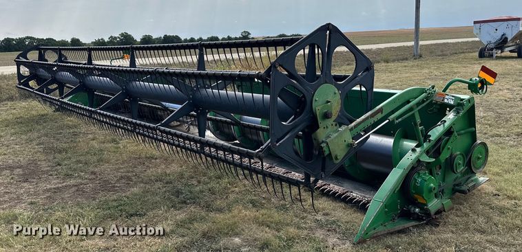 image for item NP9589 1999 John Deere 930  rigid head