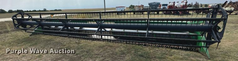 image for item NP9589 1999 John Deere 930  rigid head