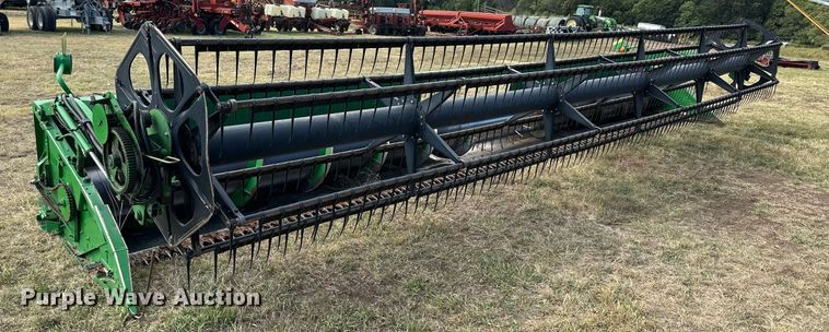 image for item NP9589 1999 John Deere 930  rigid head