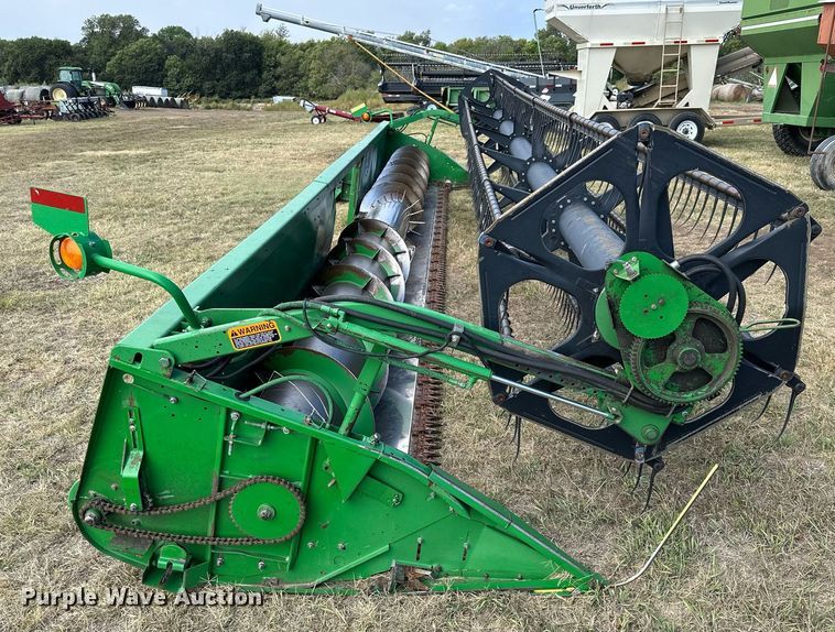 image for item NP9589 1999 John Deere 930  rigid head