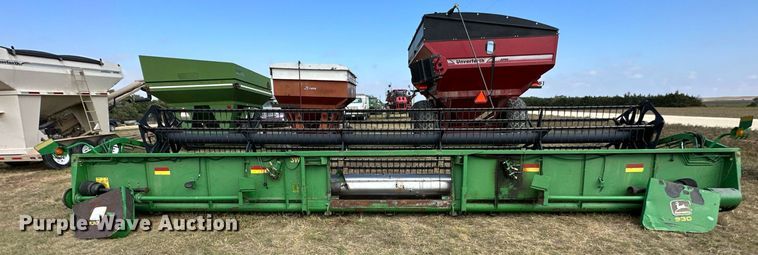 image for item NP9589 1999 John Deere 930  rigid head