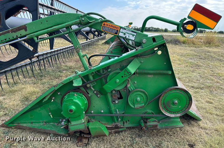 image for item NP9589 1999 John Deere 930  rigid head