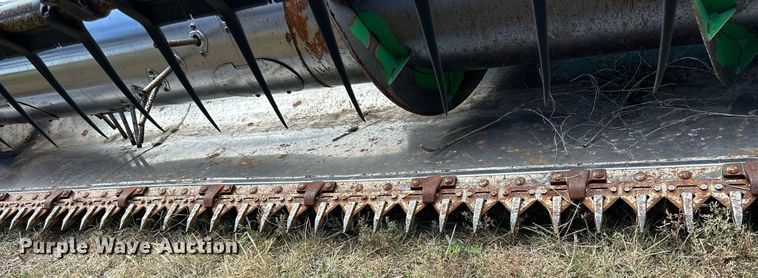 image for item NP9589 1999 John Deere 930  rigid head