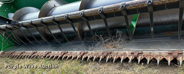 image for item NP9589 1999 John Deere 930  rigid head