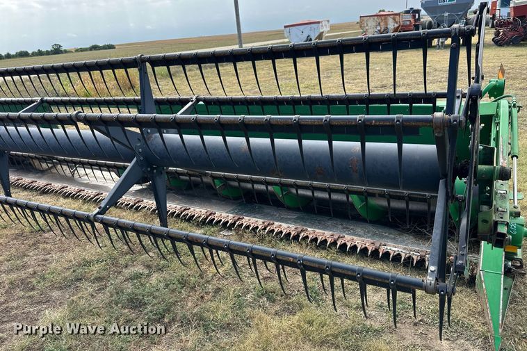 image for item NP9589 1999 John Deere 930  rigid head