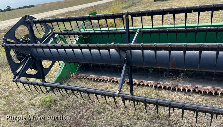 image for item NP9589 1999 John Deere 930  rigid head