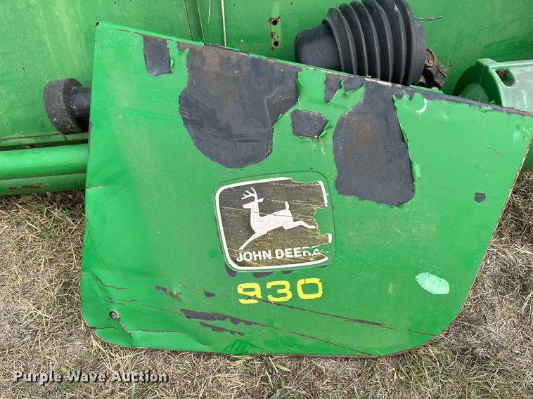 image for item NP9589 1999 John Deere 930  rigid head