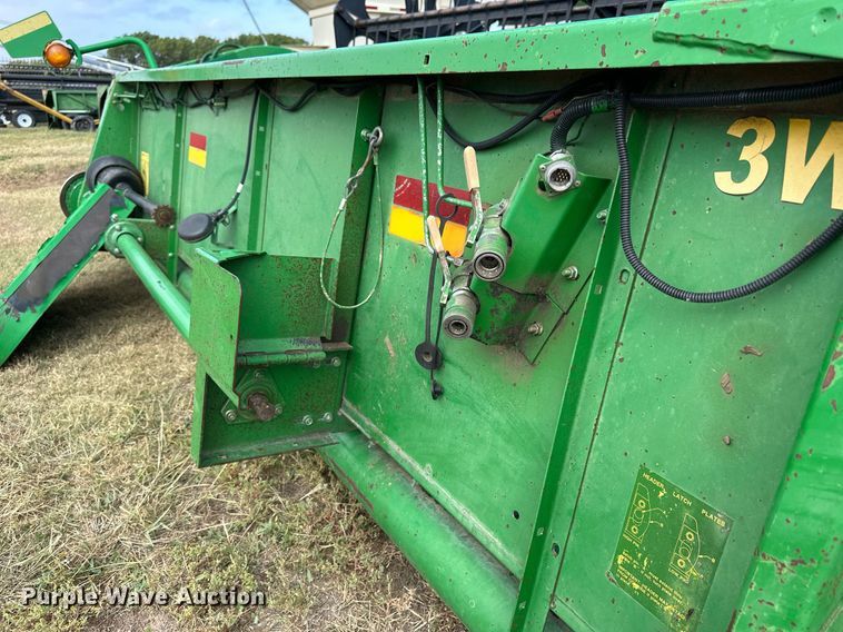 image for item NP9589 1999 John Deere 930  rigid head