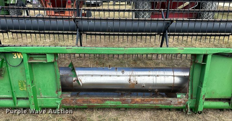 image for item NP9589 1999 John Deere 930  rigid head