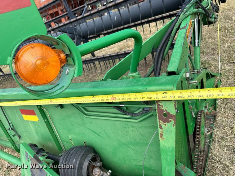 image for item NP9589 1999 John Deere 930  rigid head