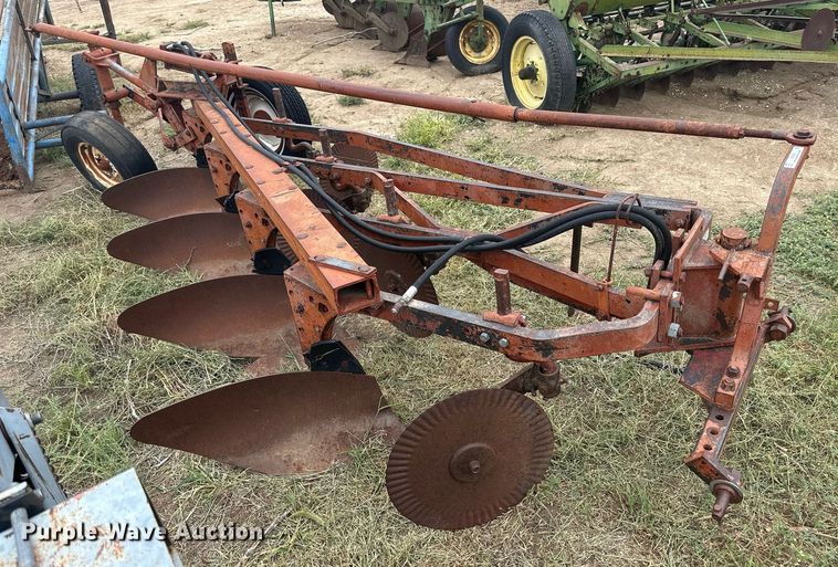 image for item NP9598 International 540  four bottom plow