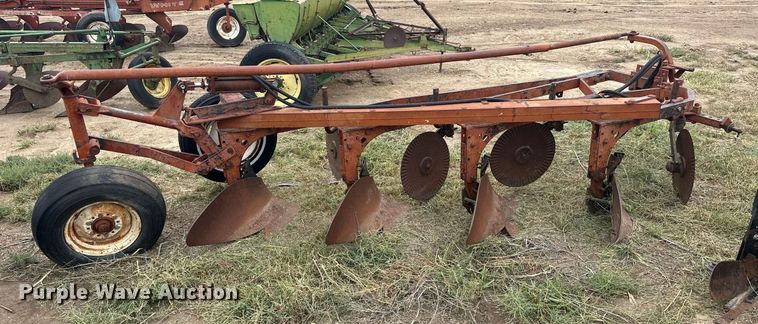 image for item NP9598 International 540  four bottom plow