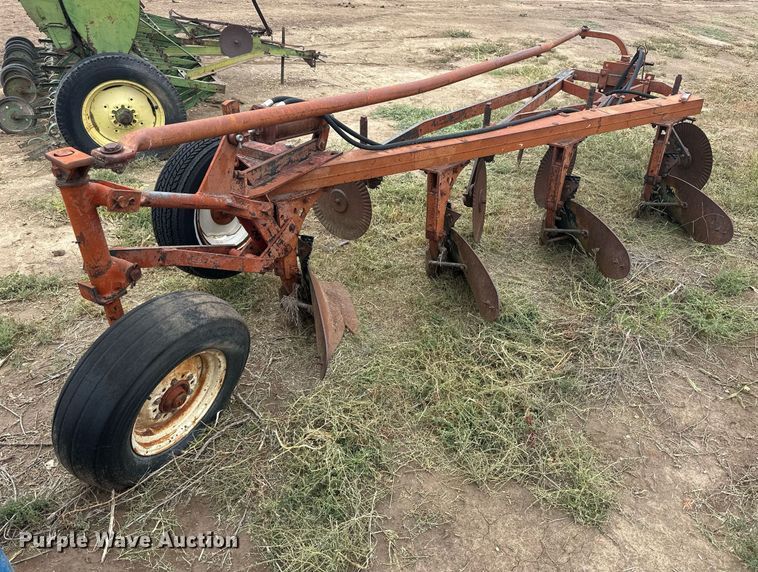 image for item NP9598 International 540  four bottom plow