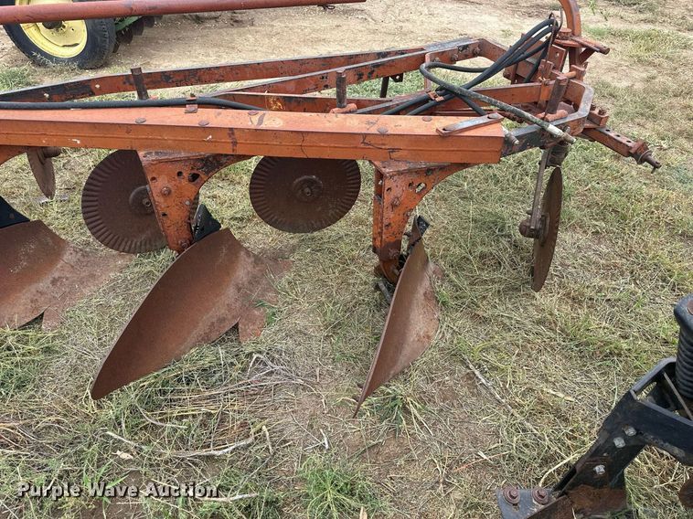 image for item NP9598 International 540  four bottom plow
