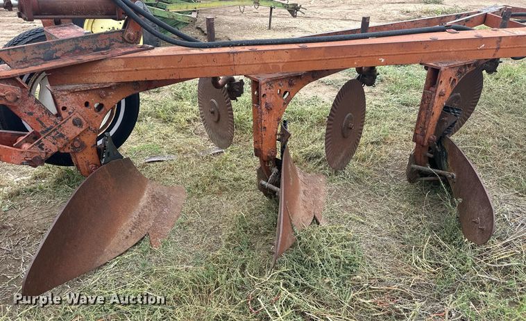 image for item NP9598 International 540  four bottom plow