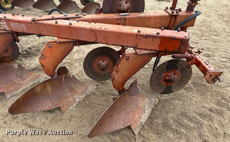 image for item NP9600 White 508  five bottom plow