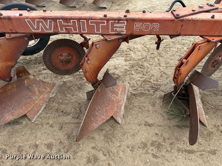 image for item NP9600 White 508  five bottom plow