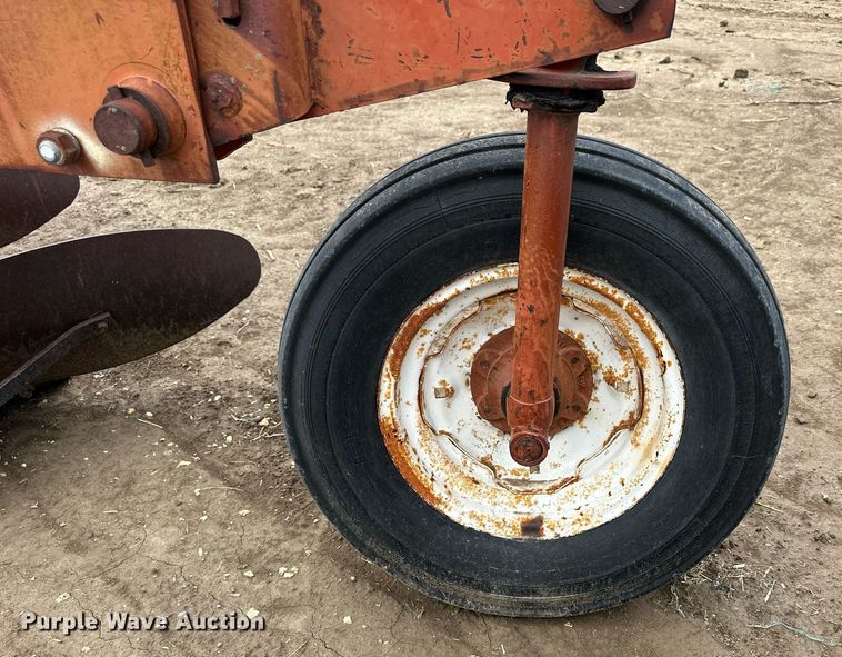 image for item NP9600 White 508  five bottom plow