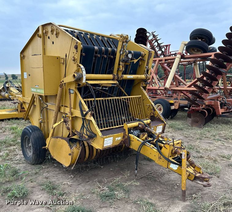 image for item NP9606 Vermeer 605F  round baler