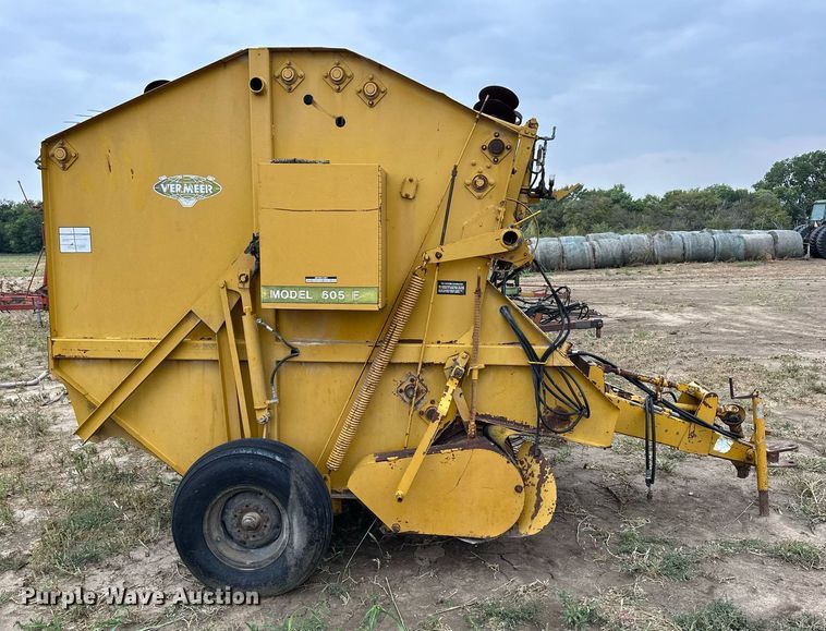image for item NP9606 Vermeer 605F  round baler
