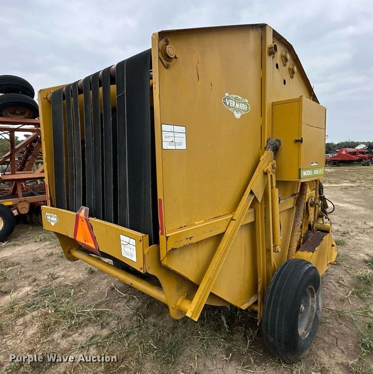 image for item NP9606 Vermeer 605F  round baler