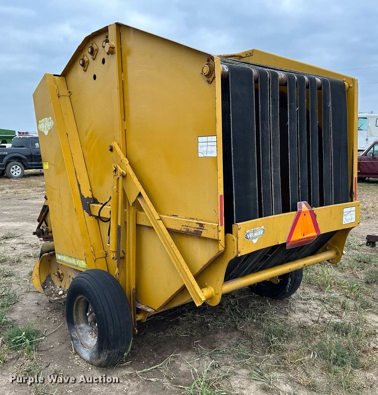 image for item NP9606 Vermeer 605F  round baler