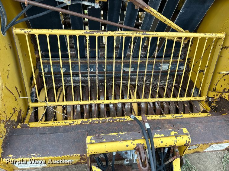 image for item NP9606 Vermeer 605F  round baler