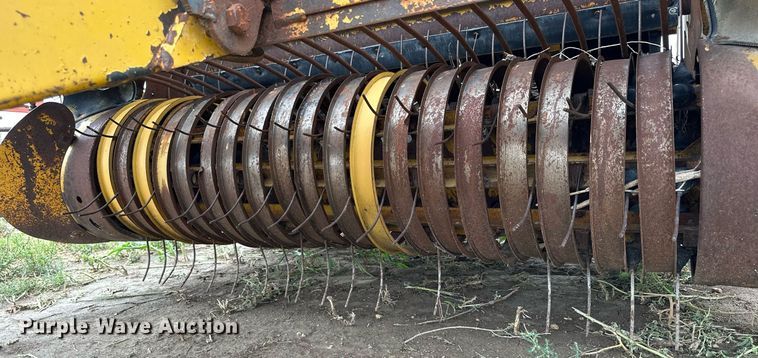 image for item NP9606 Vermeer 605F  round baler