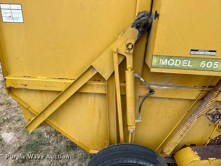 image for item NP9606 Vermeer 605F  round baler