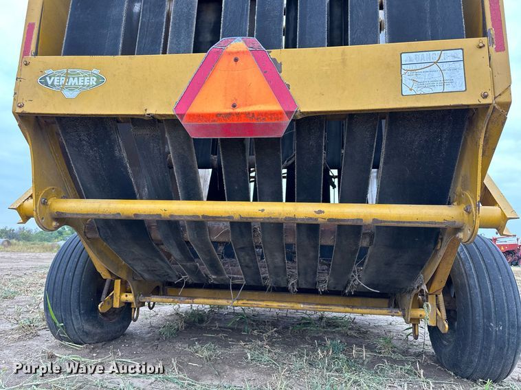image for item NP9606 Vermeer 605F  round baler