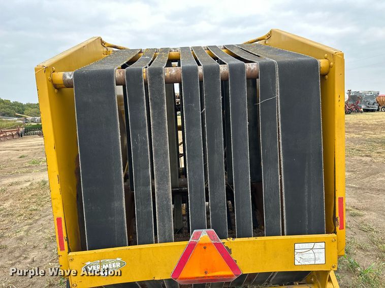 image for item NP9606 Vermeer 605F  round baler