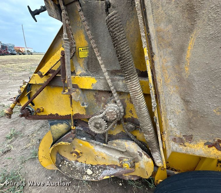 image for item NP9606 Vermeer 605F  round baler