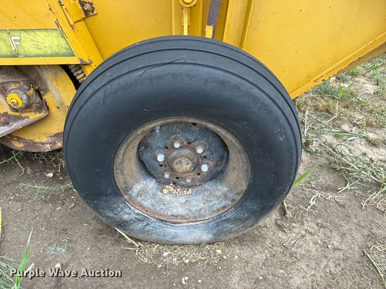 image for item NP9606 Vermeer 605F  round baler