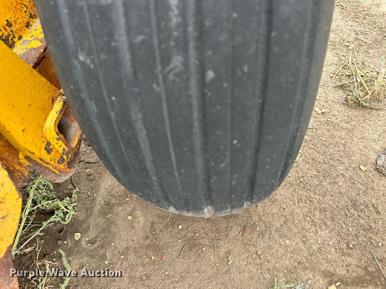 image for item NP9606 Vermeer 605F  round baler