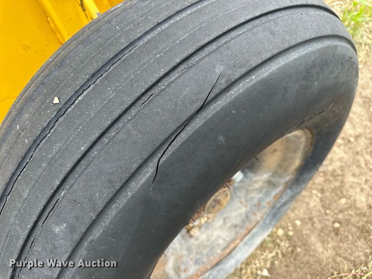 image for item NP9606 Vermeer 605F  round baler