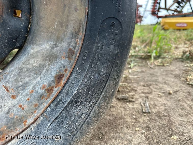 image for item NP9606 Vermeer 605F  round baler