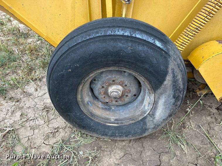 image for item NP9606 Vermeer 605F  round baler