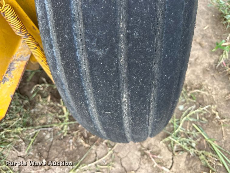 image for item NP9606 Vermeer 605F  round baler