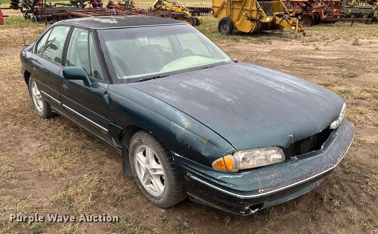 image for item NP9608 1997 Pontiac Bonneville SE