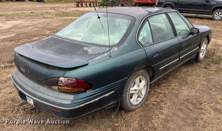 image for item NP9608 1997 Pontiac Bonneville SE