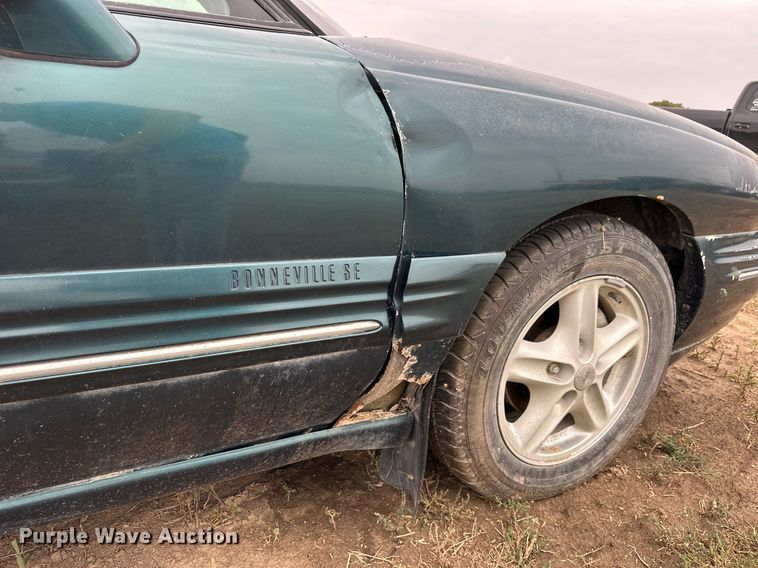 image for item NP9608 1997 Pontiac Bonneville SE