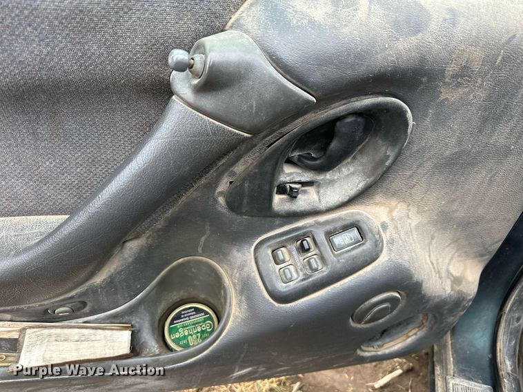 image for item NP9608 1997 Pontiac Bonneville SE