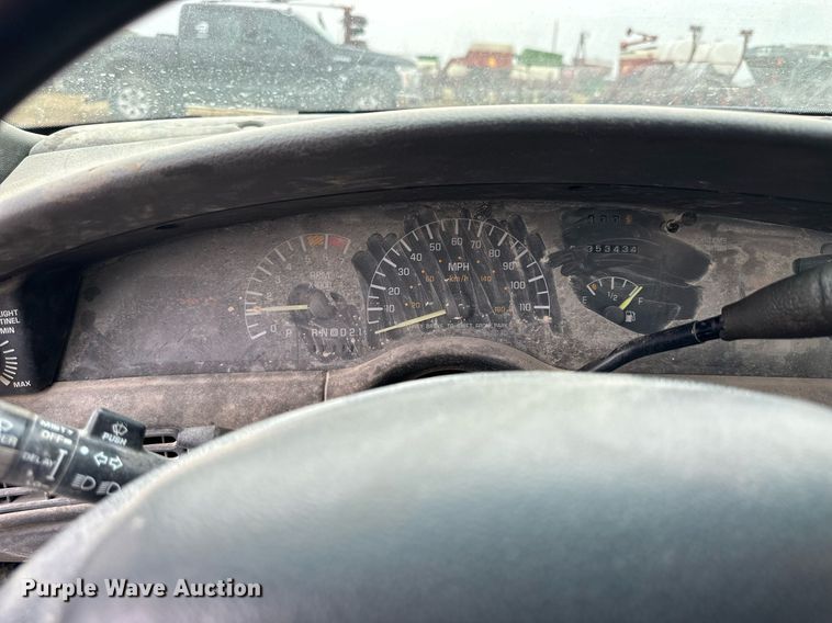 image for item NP9608 1997 Pontiac Bonneville SE