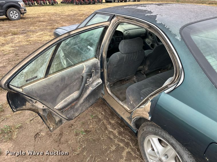 image for item NP9608 1997 Pontiac Bonneville SE