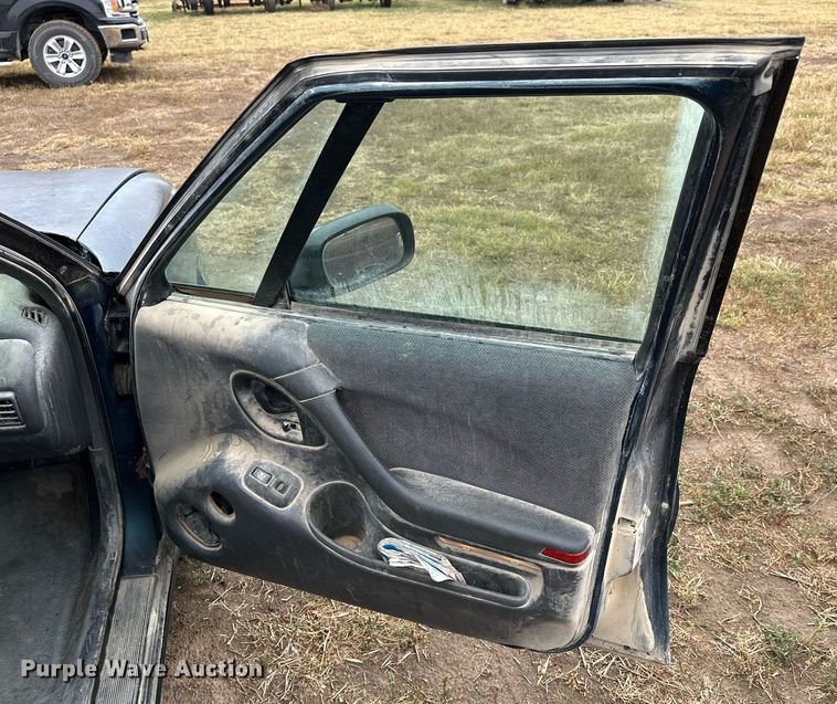 image for item NP9608 1997 Pontiac Bonneville SE