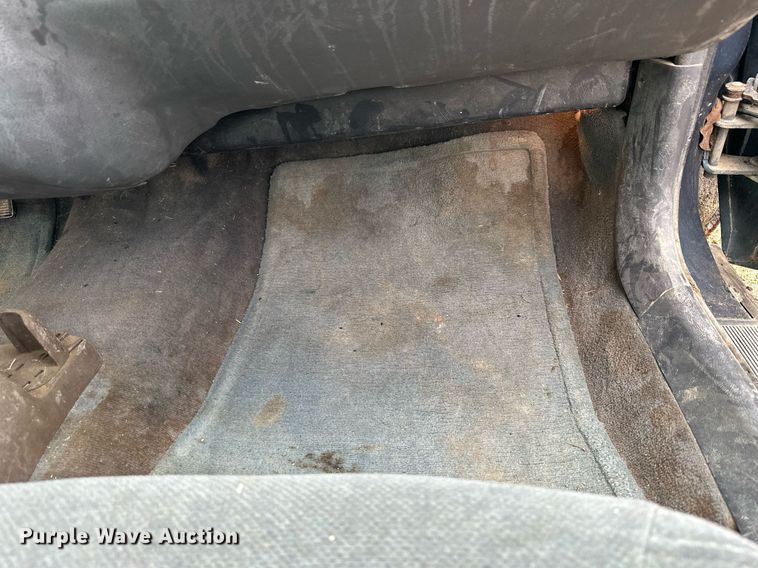 image for item NP9608 1997 Pontiac Bonneville SE