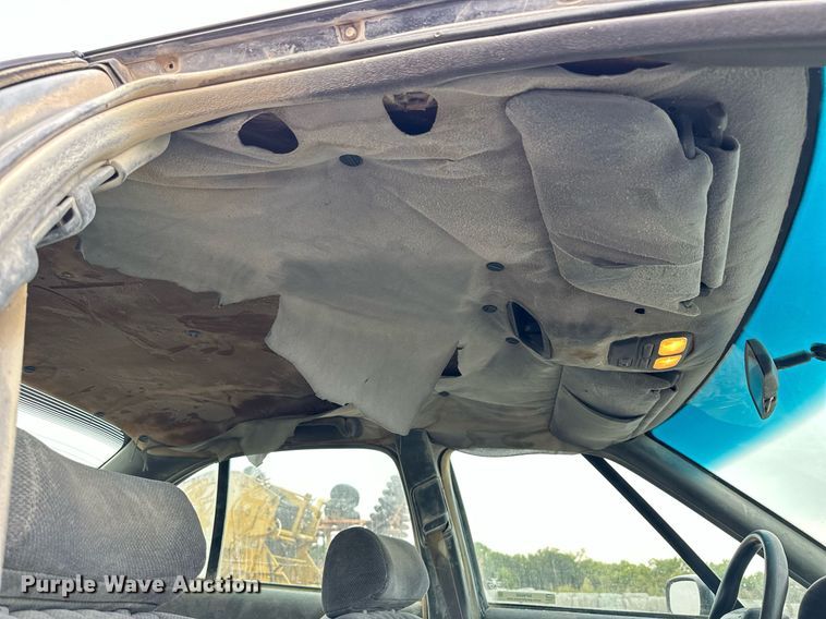 image for item NP9608 1997 Pontiac Bonneville SE