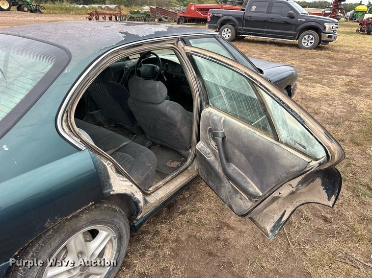 image for item NP9608 1997 Pontiac Bonneville SE